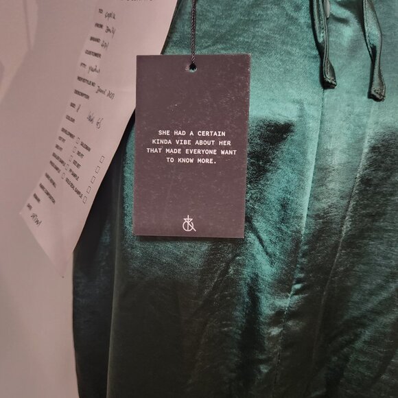 4th Reckless Low back Green gown - Picture 2 of 8